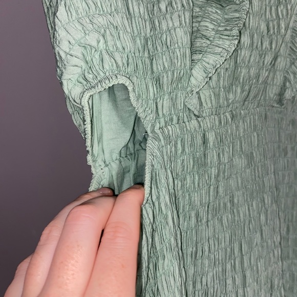 Day+Moon Green Smocked Textured Ruffle Dress - Picture 3 of 11